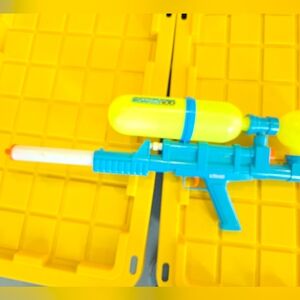 Vintage 1990 Larami Air Pressure Super Soaker 100 Yellow and Blue